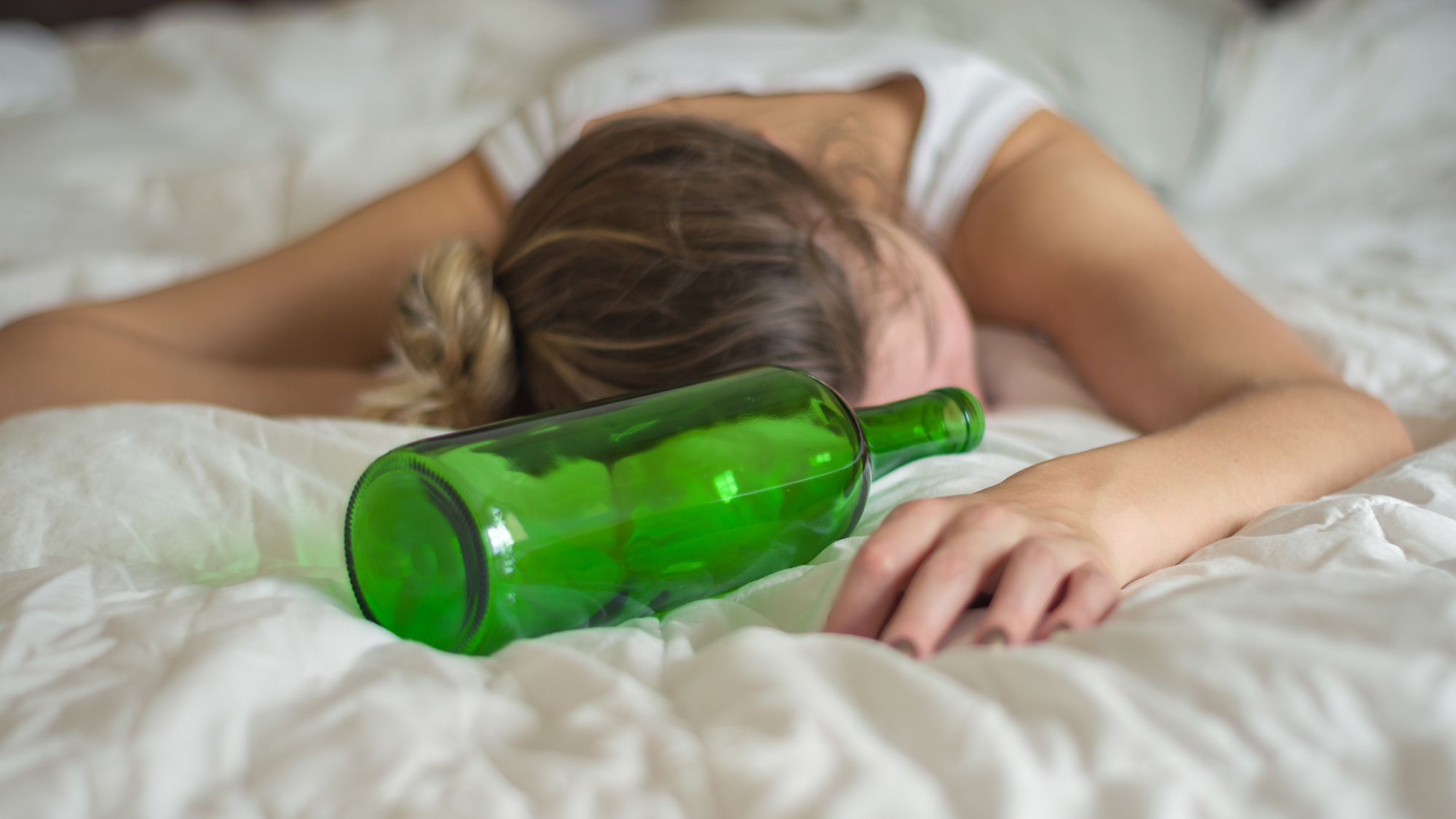 Sein Harter Schwanz Wird Von Seiner Freundin Im Bett Schön Befriedigt Sein Harter Schwanz Wird Von Seiner Freundin Im Bett Schön Befriedigt